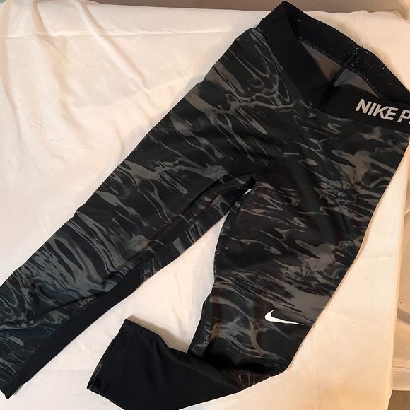 NIKE boys or girls athletic tights - Picture 1 of 1